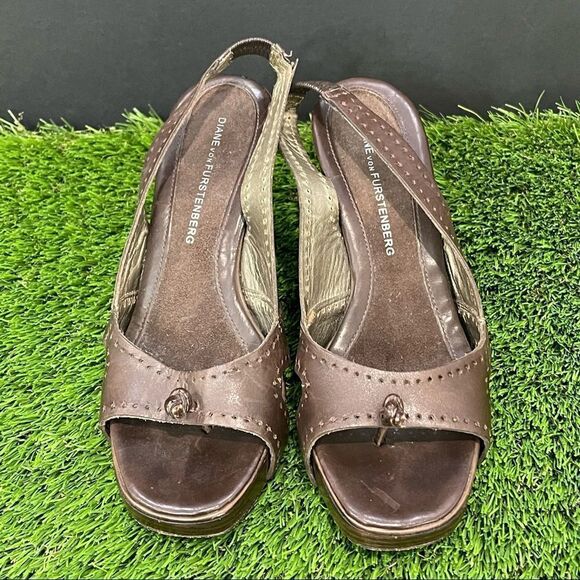 Diane Von Furstenburg Wood Heel Slingbacks - Picture 5 of 7